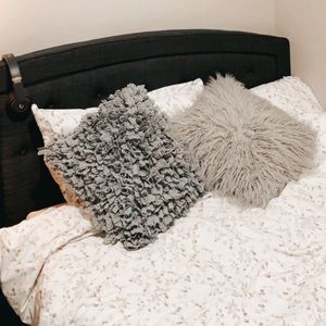 Grey decorative pillows set